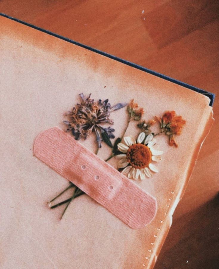 اللهم شيئاً لطيفاً ، مفاجئاً غير مُخطط له ، يأتي من دون توقع ، شيئاً جميلاً مُفتقداً منسياً ، يكسر الروتين المُهلك ، و يُرجع الهمه ، يُبعد الغمه ، شيئاً يُسعد القلب .💛