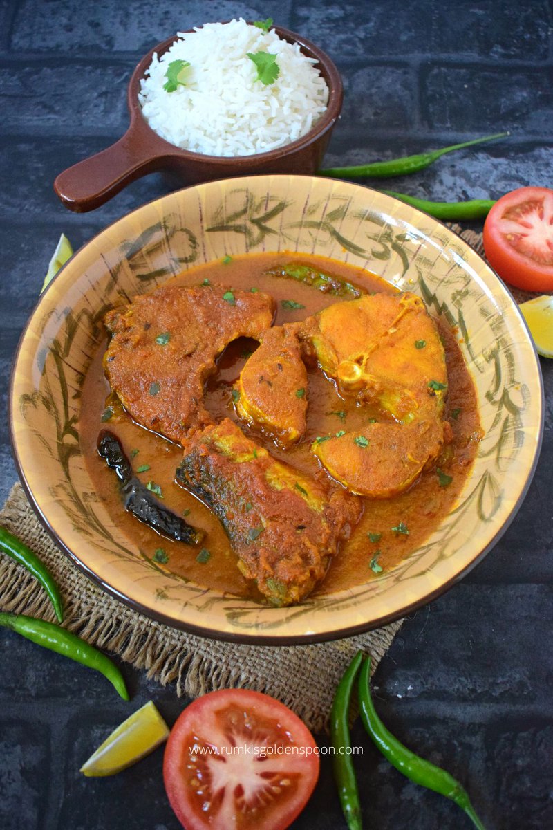 RumkiSpoon's tweet photo. #aarmacherkalia or #fishkalia is an inimitable #Bengalifishcurry where fried fish chunks are simmered in #spicy onion-tomato gravy.
https://t.co/AsevfPTfoq
#homemade #indianfoodbloggers #delicious #nonvegetarian #fishrecipes #goodfood #foodporn #bengalifood #comfortfood #foodie https://t.co/qyhx6CYnLa