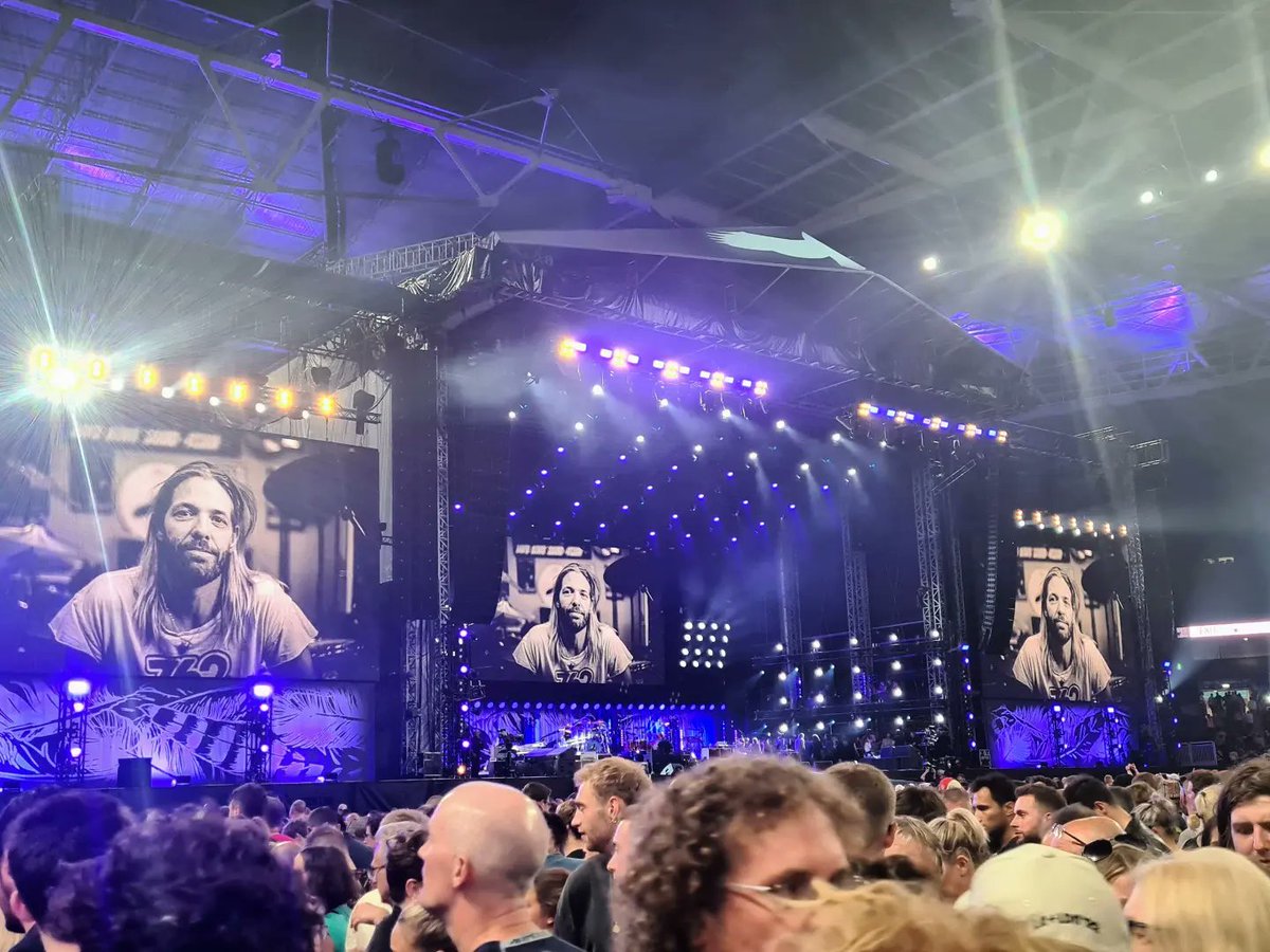 gemmacombellack's tweet photo. A gig like no other. Goosebumps and tears throughout. What a beautiful showcase of love for one of the best to ever do it ❤️ 

TAYLOR FUCKING HAWKINS 🦅 #taylorhawkinstribute https://t.co/1CujuXshJP