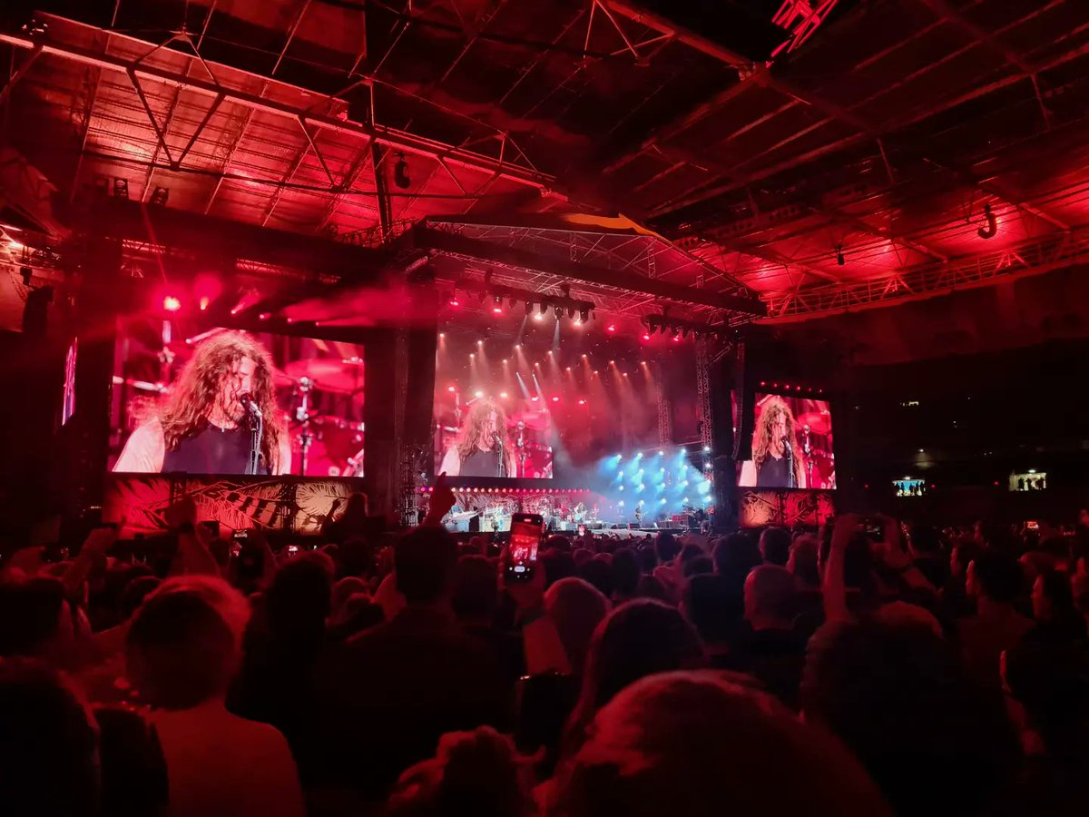 gemmacombellack's tweet photo. A gig like no other. Goosebumps and tears throughout. What a beautiful showcase of love for one of the best to ever do it ❤️ 

TAYLOR FUCKING HAWKINS 🦅 #taylorhawkinstribute https://t.co/1CujuXshJP