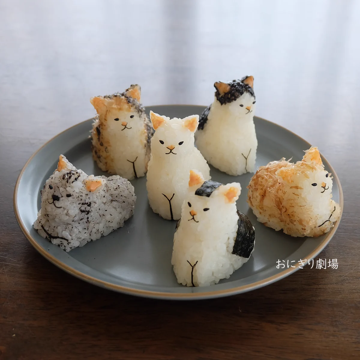 見てるだけで癒される！野良猫の集会をモチーフにした可愛すぎるおにぎり！