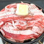まろやかさが最高!旨味が詰まった「無水豚バラクリームなべ」。