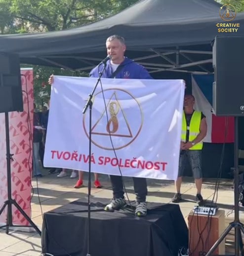 CreativeScty's tweet photo. 📍 #CreativeSociety team took part in Citizens' Assembly on #EnergyCrisis in #Ostrava #Czechia 

Our #flag attracted people's #attention as they came to ask what it represents. We made a #presentation of the #project &amp; invite people to join in
#CzechRepublic #CitizensAssemblies https://t.co/eRz1NRpGl3