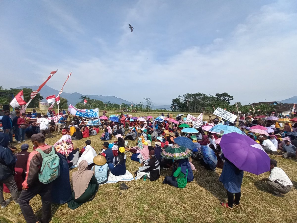 AnjarTA's tweet photo. Save petani rawa pening
Lindungi Hak Hak Rakyat 
Revisi Kepmen PUPR 365/2020
Bapak @jokowi Bapak @ganjarpranowo
#rawapeningbertani 
#savepetanirawapening https://t.co/cdZ3B0kcQR