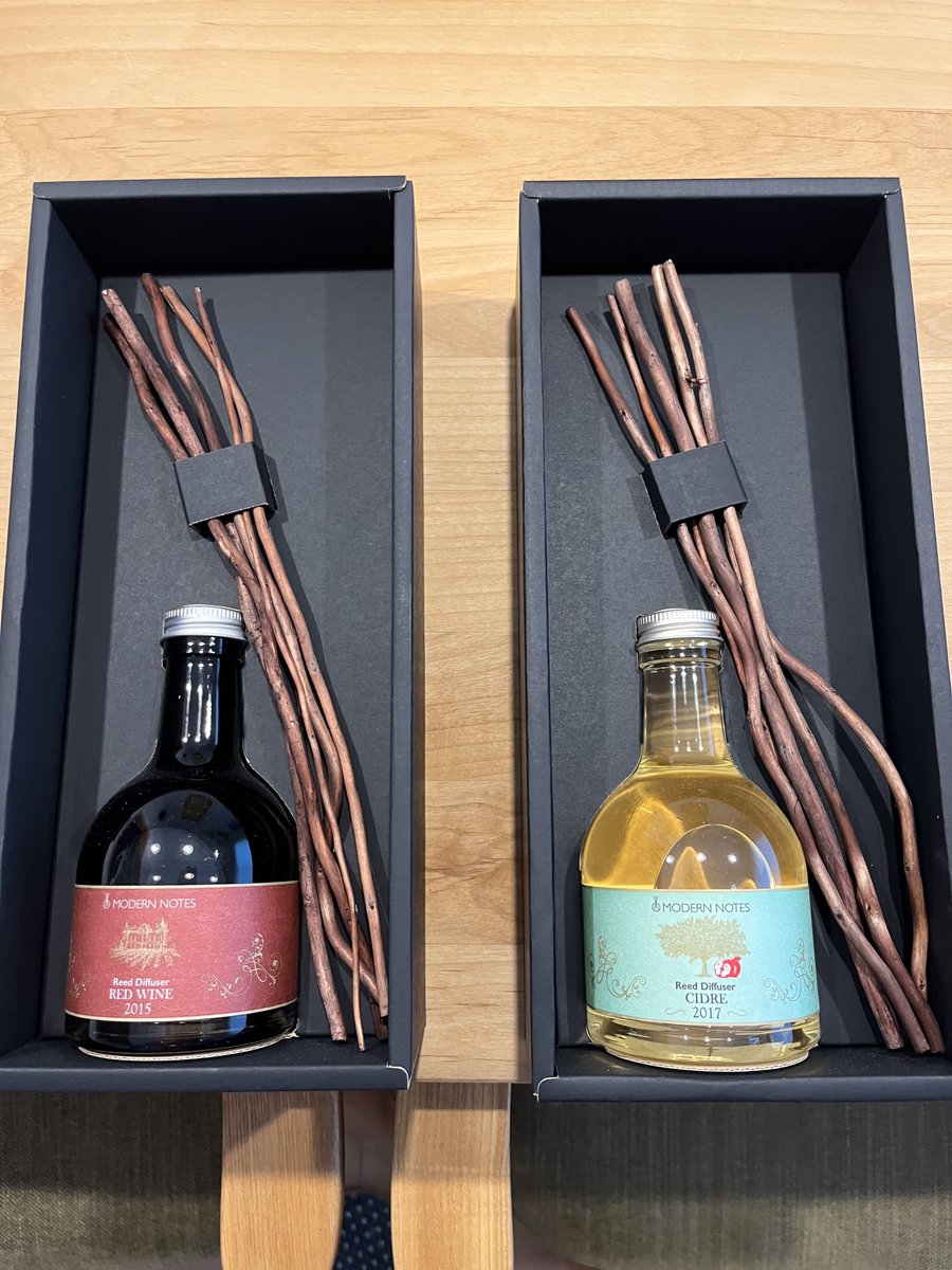 222tuyo's tweet image. MODERN NOTESっていうメーカーの
リードディフューザーが届いた✨

この2種類がすごいいい匂いだった☺️
ひとつは森の香り🌳で、赤いやつは少し甘く落ち着いた匂い✨
#MODERNNOTES
#リードディフューザー