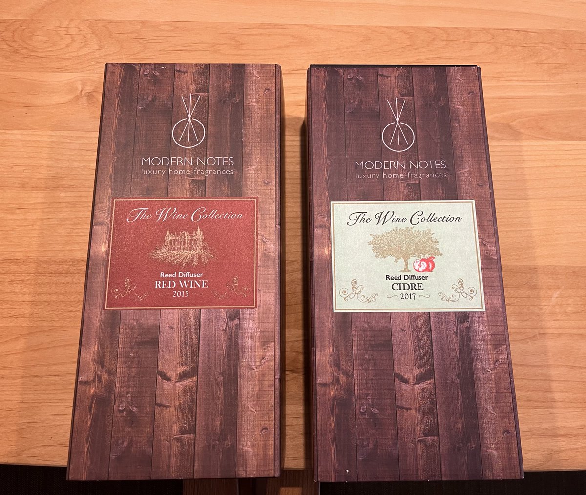 222tuyo's tweet image. MODERN NOTESっていうメーカーの
リードディフューザーが届いた✨

この2種類がすごいいい匂いだった☺️
ひとつは森の香り🌳で、赤いやつは少し甘く落ち着いた匂い✨
#MODERNNOTES
#リードディフューザー