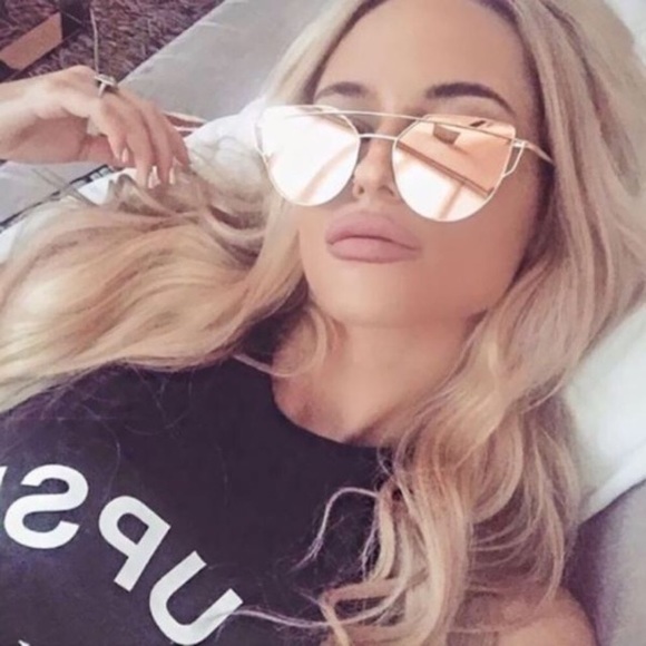 rosegoldreamz's tweet photo. So good I had to share! Check out all the items I'm loving on @Poshmarkapp #poshmark #fashion #style #shopmycloset #asoscurve #mermaidcove: https://t.co/JZMnkwEKFY https://t.co/xQhejIhOvZ