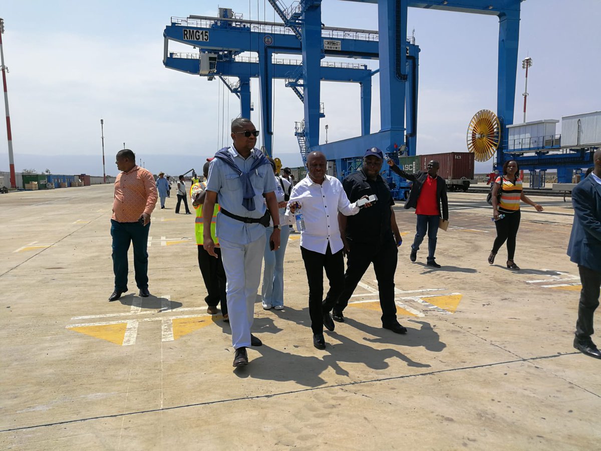 sgr_operation's tweet photo. A delegation of stakeholders from the Democratic Republic of Congo visited the Naivasha ICD today. #SGR #Cargo #SGRfreight #Containers #DRC #Transitcargo https://t.co/xEn3WQHQyM