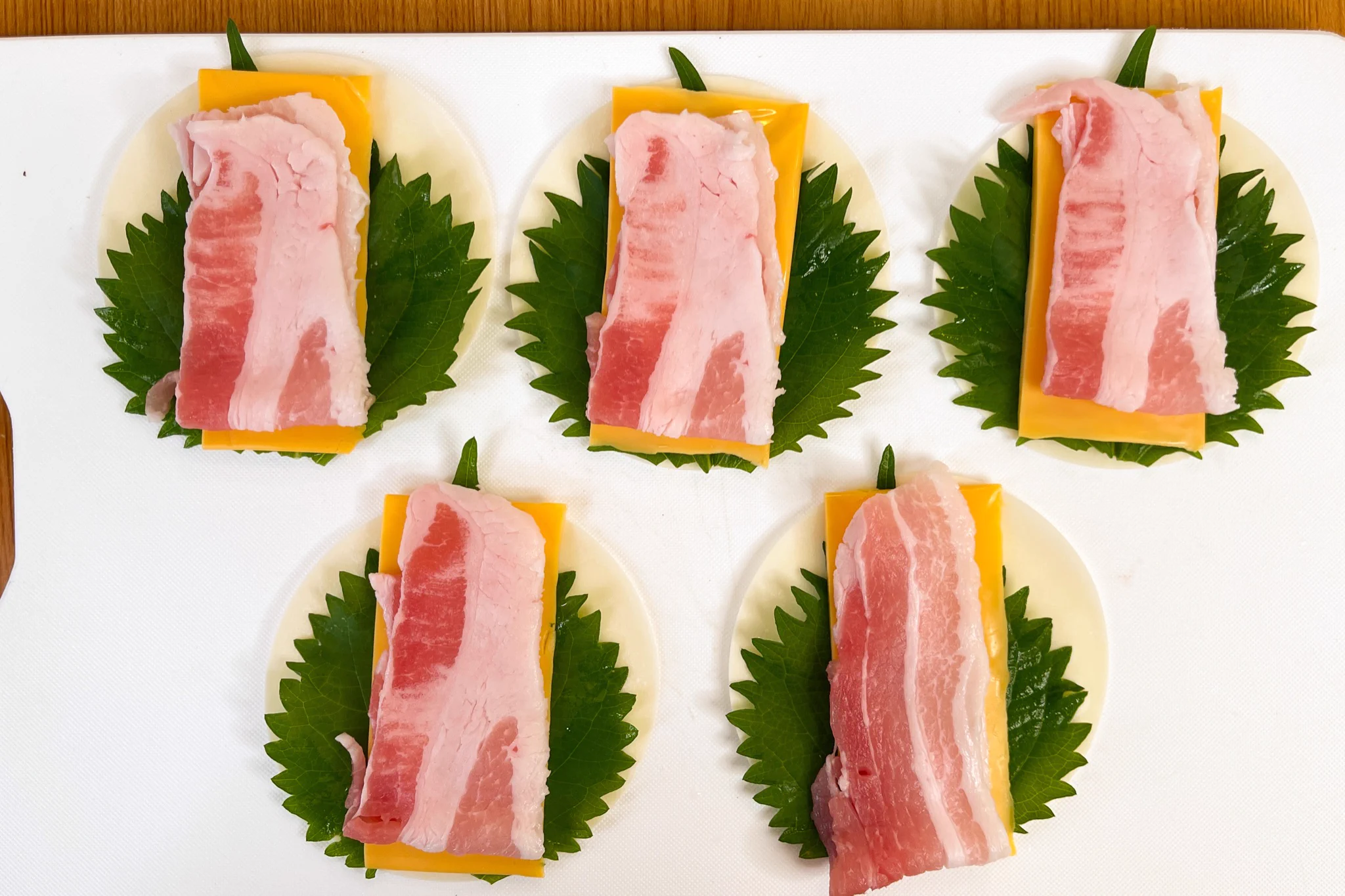 餃子史上ドはまりになること間違いない！大葉チーズ豚バラ餃子!!