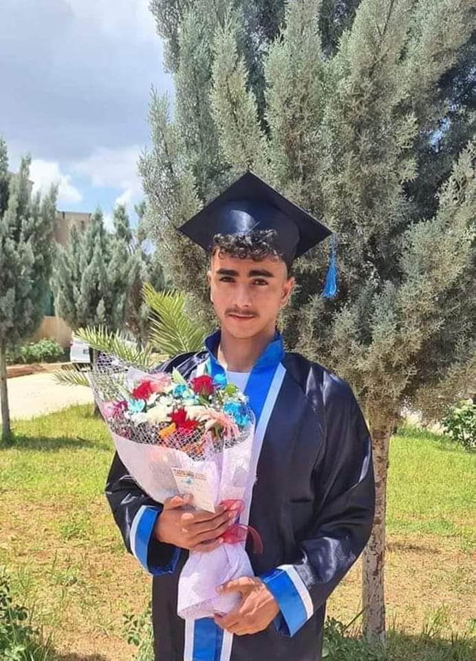 Çok üzgünüz..
İHH Reyhanlı Eğitim Kampüsü'müzde öğrenim gören ve bu yıl Tıp Fakültesini kazanan yetim öğrencimiz Faris Muhammed Al-Ali, Hatay’da bir grubun saldırısı sonucu hayatını kaybetti. Menfur saldırıyı kınıyoruz.Kardeşimize Allah'tan rahmet, yakınlarına sabrı cemil dilerz.