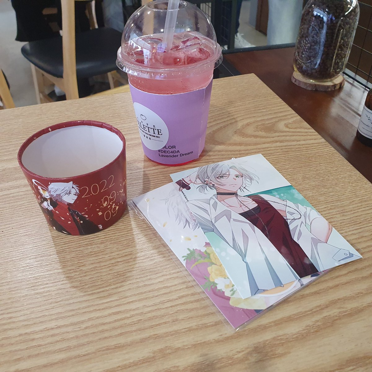 #붉은_건반으로부터_불어오는_불꽃의_폭풍에게

가히리 계정을 파고나서 처음 맞이하는 생카였는데, 시간이 급해도 최애의 생카만은 놓칠 수가 없다는 생각으로 4시에 도착했습니다!😭💕 천국을 간접체험 했어요.. 사랑스러운 굿즈들이 가득한 ㄹㅇ오아시스ㅠㅠ