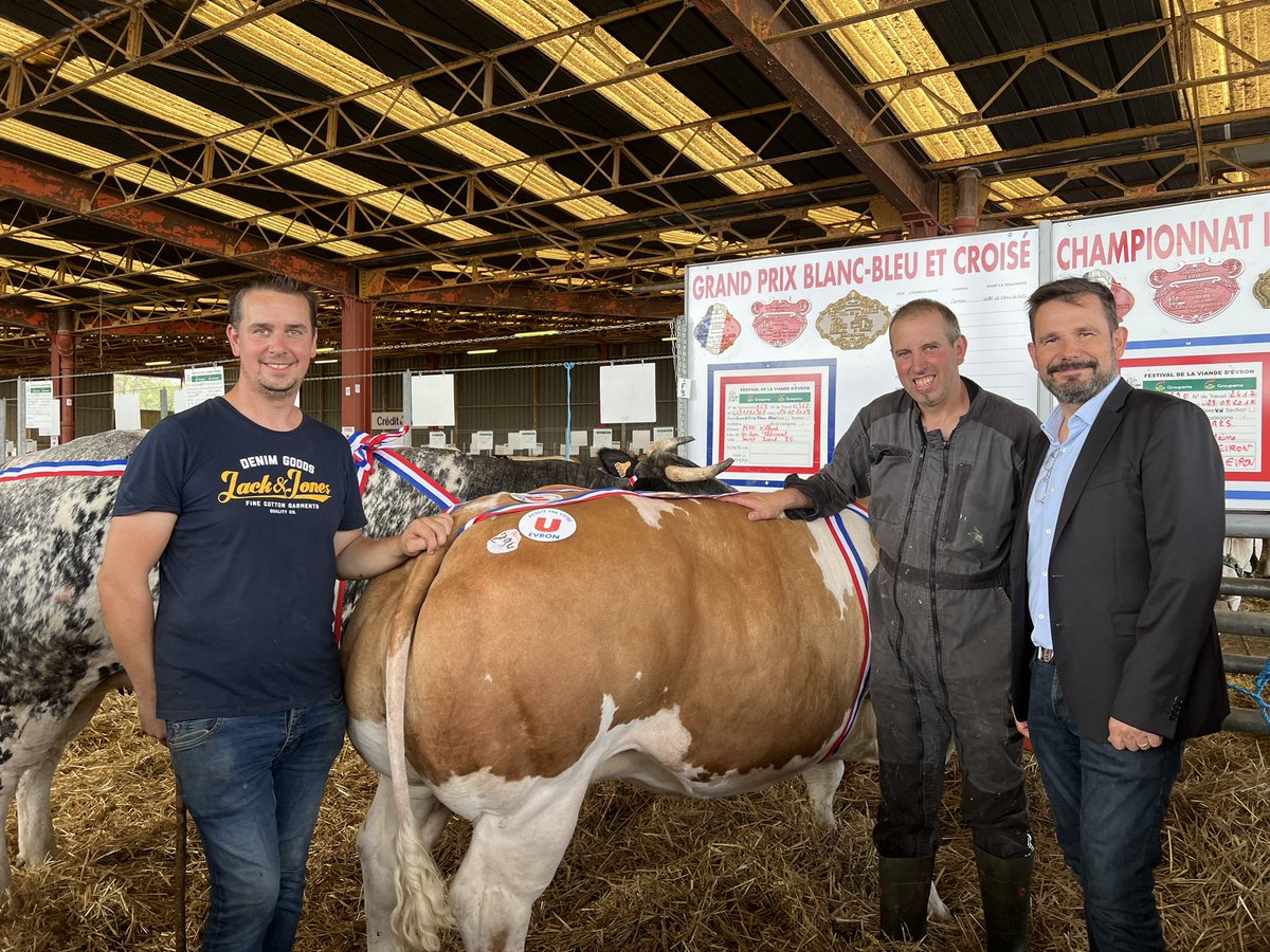 LechatHubert's tweet photo. Comme chaque année, l’excellence de l’élevage s’est donnée rendez vous au Festival de la viande à Evron - 53. 
Ce festival comme notre filière d’élevage ne vit que par la passion d’éleveurs, de professionnels bouchers, de consommateurs avertis. Soutien à la filière 👍🏻 https://t.co/2HNU5z1RMd