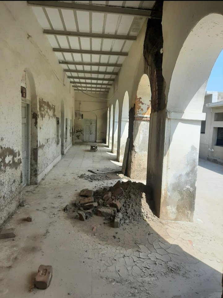 ansarian90's tweet photo. @AkbarLaghari5 Recent Damages everywhere in Sindh due to heavy rainfall but this belong to Government (N) Mehran High School Old Sukkur, Sukkur. We are looking forward for solution of, to GOS and SE&amp;LD https://t.co/Zr9ReQJcxw