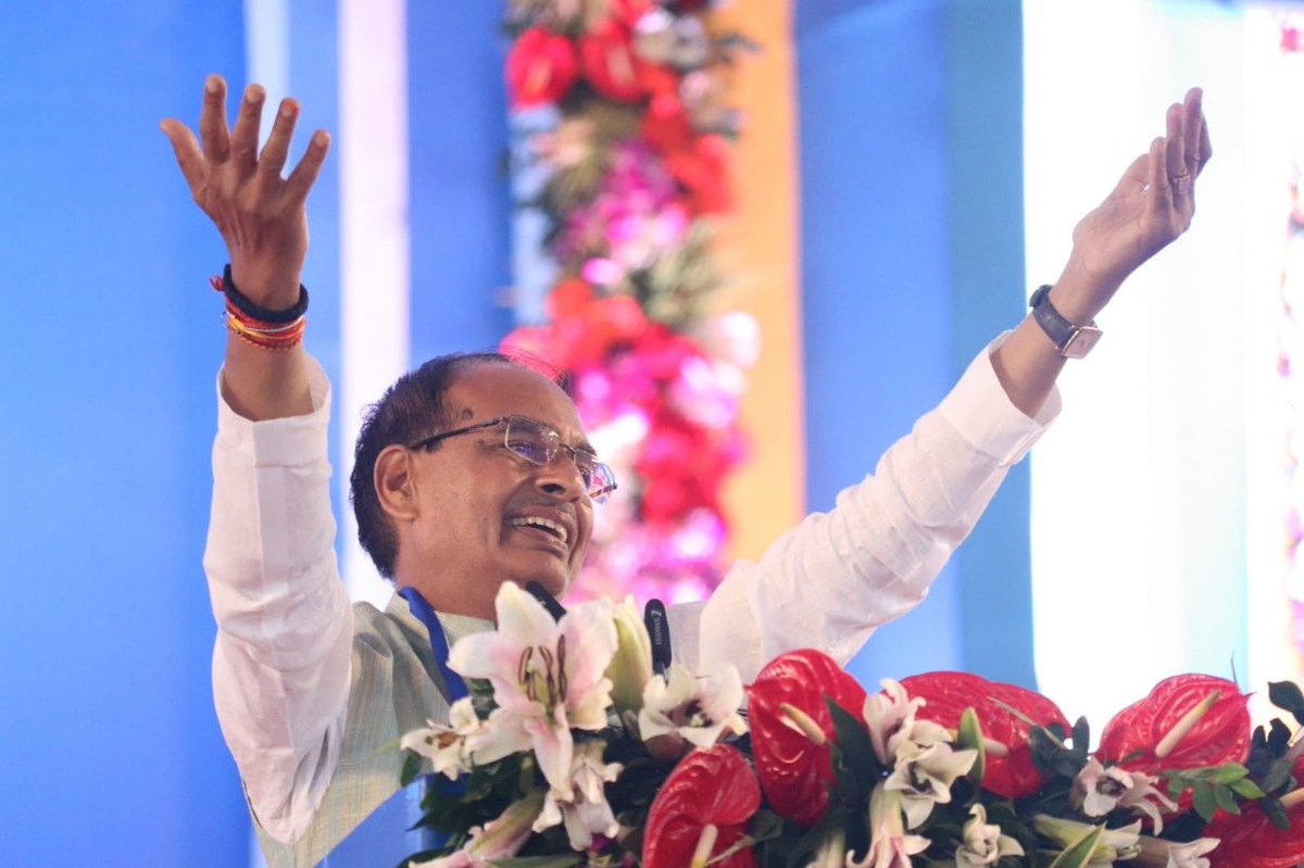 मध्यप्रदेश के प्रथम सेवक के नाते मैं आपको वचन देता हूं कि आपके मान और सम्मान को बनाए रखने में कभी कोई कसर नहीं छोड़ी जाएगी :  मुख्यमंत्री श्री <a href="/ChouhanShivraj/">Shivraj Singh Chouhan</a> 

#ShivrajKaGurukul #JansamparkMP