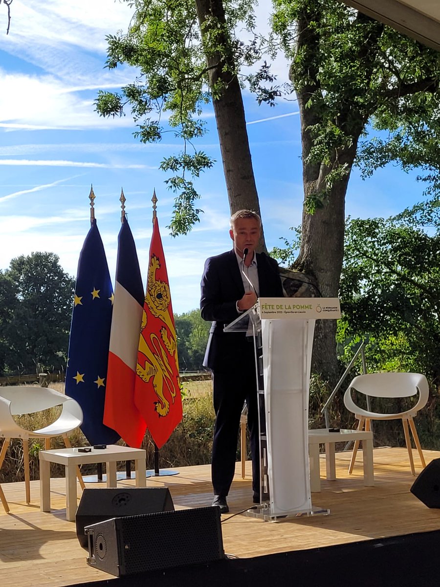 DMARGUERITTE's tweet photo. La fête de la pomme qui rassemble chaque de plus en plus de personnes est un espace de débat, de réflexion, où la hauteur de vue et l'analyse permettent d'enrichir la réflexion collective. @NdieConquerante https://t.co/4Ip6hG4j1N