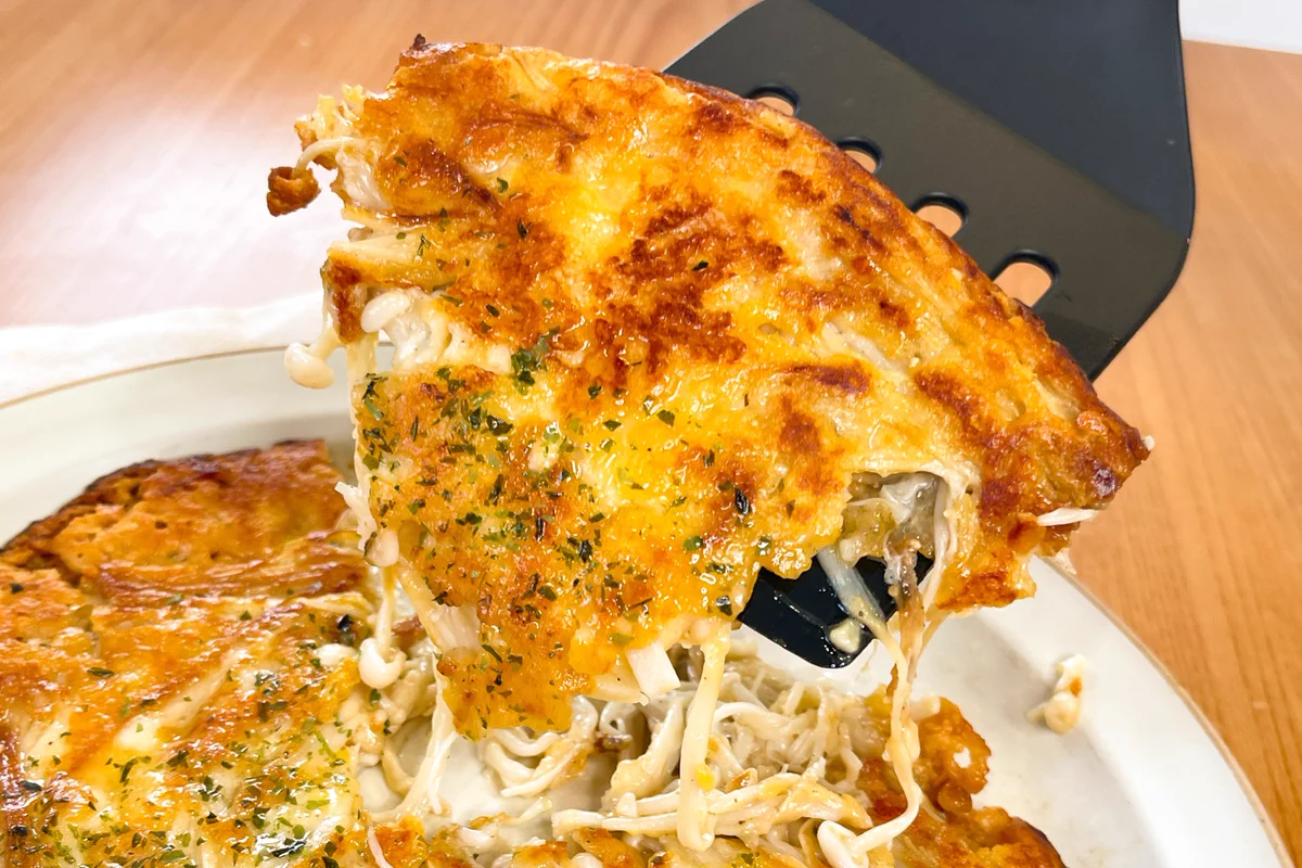 かりかり食感がたまらない、そんな一品に仕上がる？！とっても美味しそうな、えのき×チーズレシピ！
