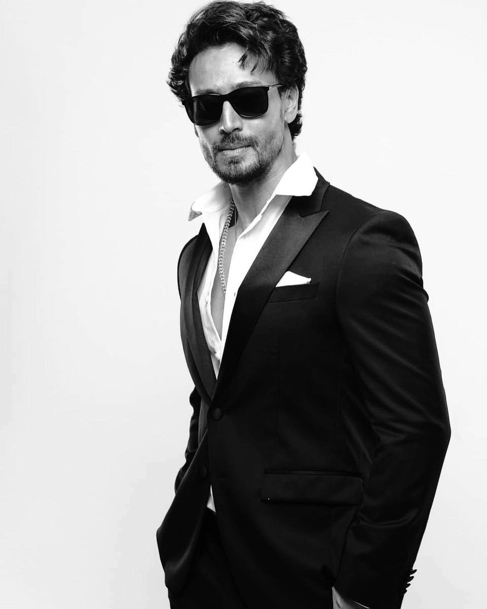AparnaTigerian's tweet photo. Dazzling Star💜
Love u TIGGY 😘
@iTIGERSHROFF @AyeshaShroff @bindasbhidu @KJShroff @DishPatani @anasingh @TeamTIGERSHROFF https://t.co/MxEZRcAMHt