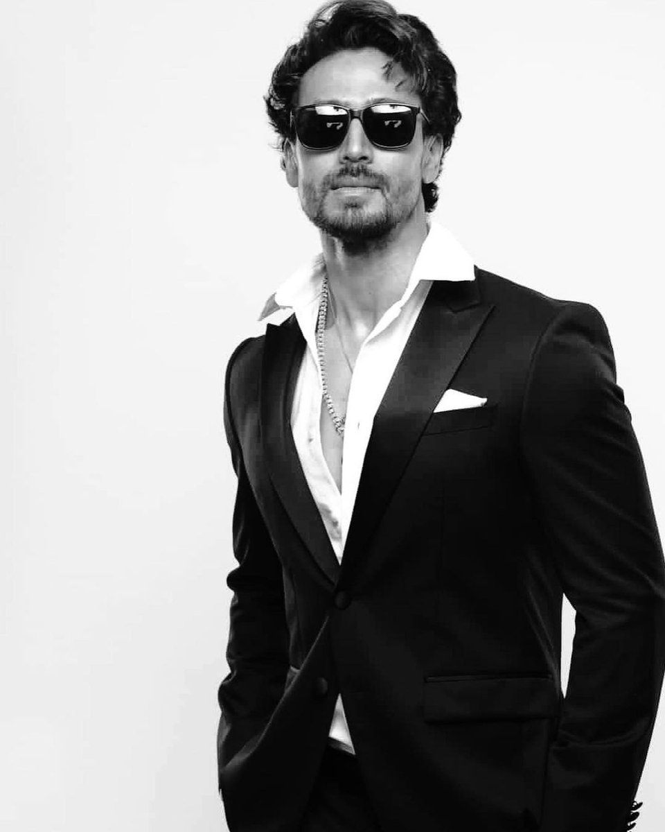 AparnaTigerian's tweet photo. Dazzling Star💜
Love u TIGGY 😘
@iTIGERSHROFF @AyeshaShroff @bindasbhidu @KJShroff @DishPatani @anasingh @TeamTIGERSHROFF https://t.co/MxEZRcAMHt