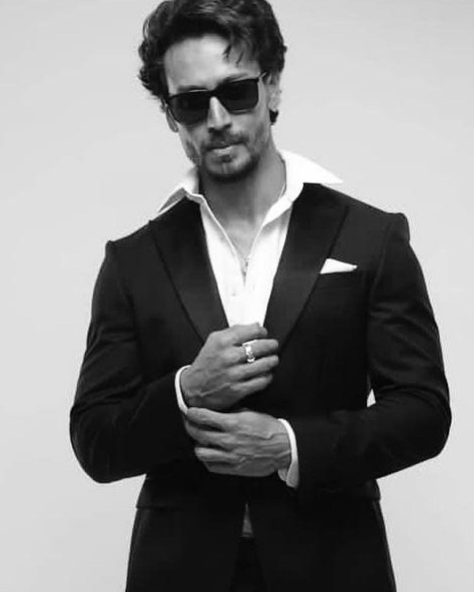 AparnaTigerian's tweet photo. Dazzling Star💜
Love u TIGGY 😘
@iTIGERSHROFF @AyeshaShroff @bindasbhidu @KJShroff @DishPatani @anasingh @TeamTIGERSHROFF https://t.co/MxEZRcAMHt