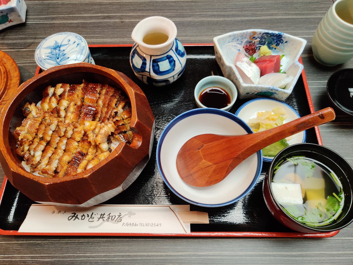 okuokaSDG's tweet photo. 昨日は奥さん実家で恒例行事のうなぎ会に行ってきました！今回は義弟さんにご馳走に😅その後はお義母さんの還暦祝い
#みかど
#特上まぶし定食 
#RTH手当 https://t.co/j9xqjEQN4l