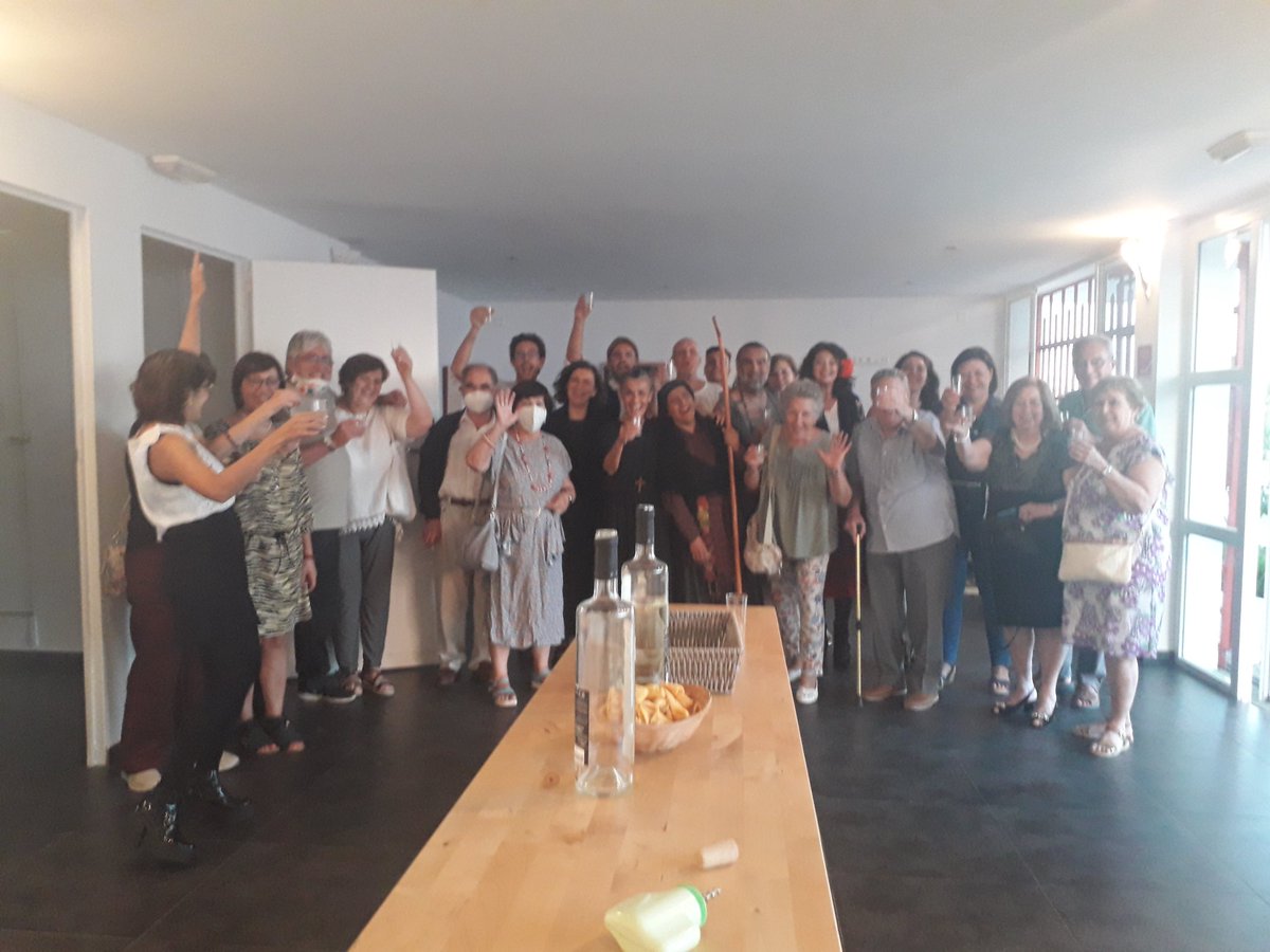 TeatroGuirigai's tweet photo. Qué hermosa explicación!!Pues, con ilusión arrancamos ayer la temporada en Sala Guirigai. Retomando viejas costumbres.
#encuentrosocial
#dialogocultural
#comunidadcreativa
#nosvemosenguirigai https://t.co/o3CcOJDwIg