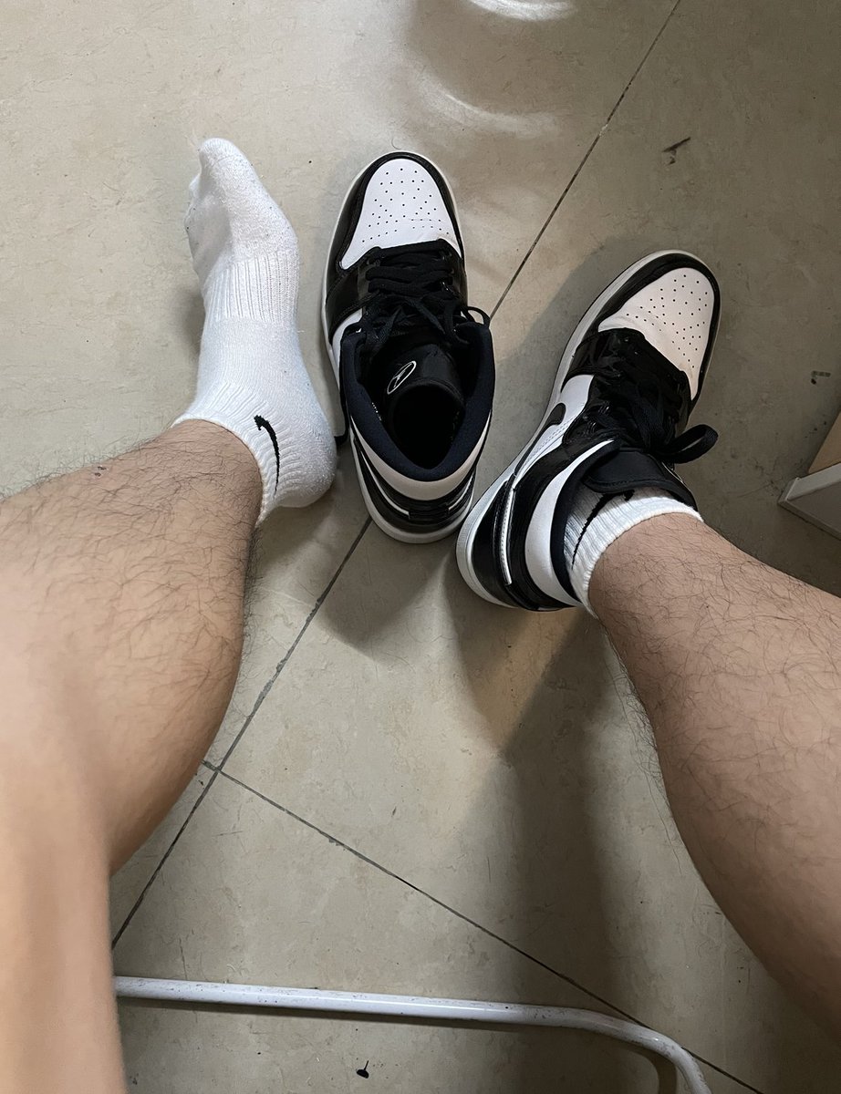 BdZz9e's tweet photo. 骚逼，过来舔 https://t.co/2xGT1mFZIb