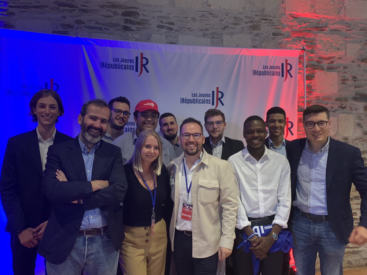JeunesReps72's tweet photo. Les jeunes républicains de la Sarthe étaient présents au campus de rentrée des @jeunesreps à Angers ce week-end avec notre secrétaire départemental @fle_forestier pour préparer le réveil français ! 🇫🇷 🚀 https://t.co/KkodYIu5rq