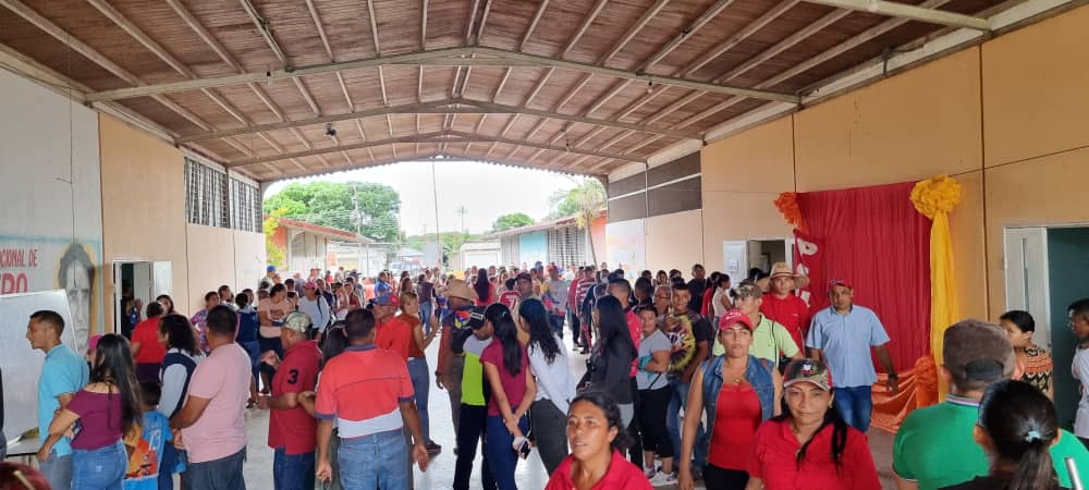 Gran participación en toda Venezuela para renovar jefes y equipo de más de 14.000 UBCh
🇻🇪🚩
#UnidosEnVictoria
#PSUVPorTodaVenezuela

👇🏽👇🏽👇🏽
bricspsuv.com/2022/09/04/gra…