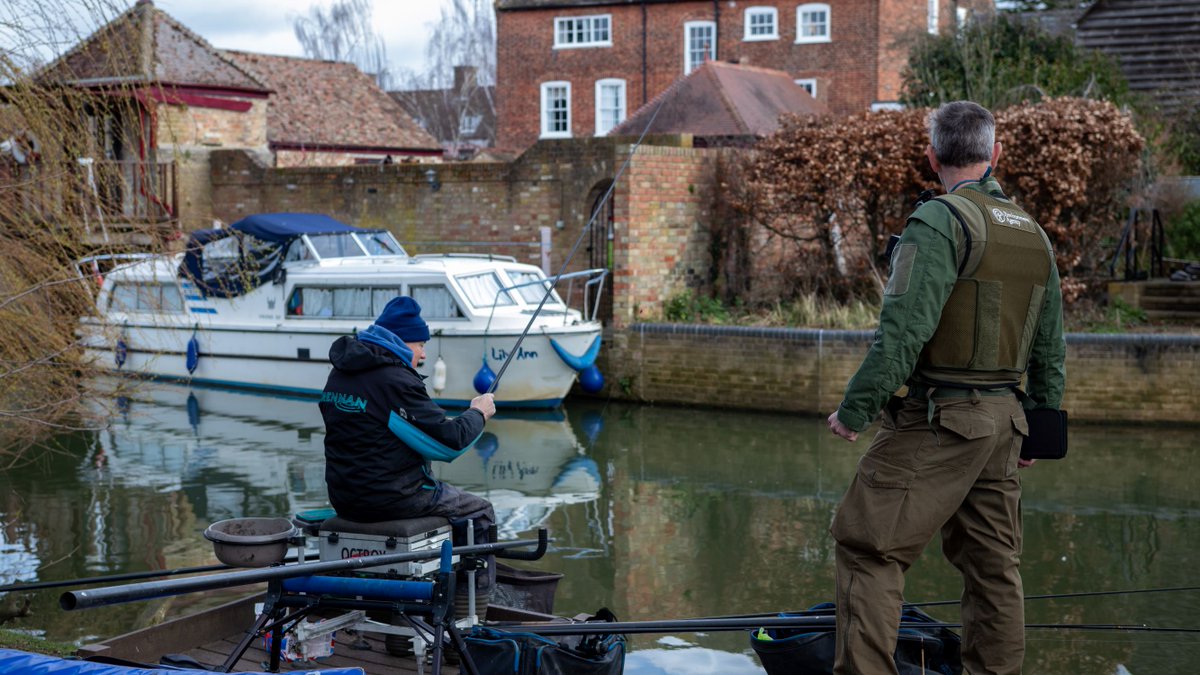 EnvAgency's tweet photo. Did you know you could be fined up to £2,500 for not having a valid fishing rod licence?  🎣

We carried out just over 17 thousand licence checks during 2020/21.

Don’t get caught out, buy your licence here today : https://t.co/l6KXmpZq9P https://t.co/H5aCCqjUzW