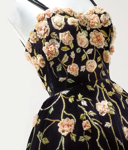 MadameGilflurt's tweet photo. When any old casual thing will do, this Balmain number from 1953 has you covered. This #frockingfabulous wonder was embroidered by Lesage. Via Sotheby’s, where it sold for over £20,000. #Fashionhistory indeed! https://t.co/47RGgk03SV