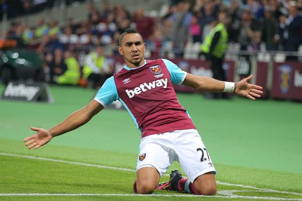 jokeristerek's tweet photo. Dimitri Payet va rejouer sur un terrain londonien et vous pensez qu’il va pas poser un classique ptdrrr https://t.co/GgGRfx01RO