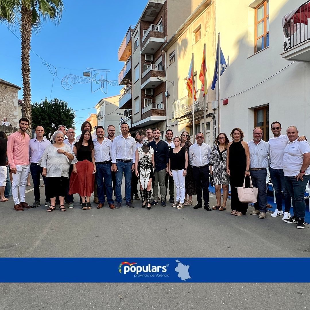 popularsval's tweet photo. #LOlleria i #Xirivella viuen els seus dies grans de festes.

🔵Tradició i germanor en els pobles de la província 

📍Entrada de Moros i Cristians a #LOlleria

📍Sopar a la fresca #Xirivella https://t.co/eVdFEjAnYD