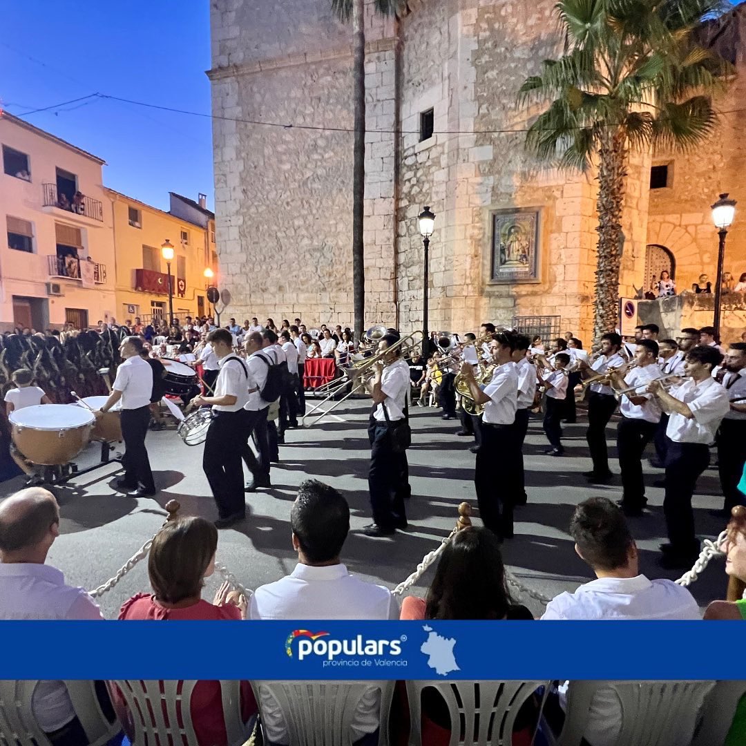 popularsval's tweet photo. #LOlleria i #Xirivella viuen els seus dies grans de festes.

🔵Tradició i germanor en els pobles de la província 

📍Entrada de Moros i Cristians a #LOlleria

📍Sopar a la fresca #Xirivella https://t.co/eVdFEjAnYD