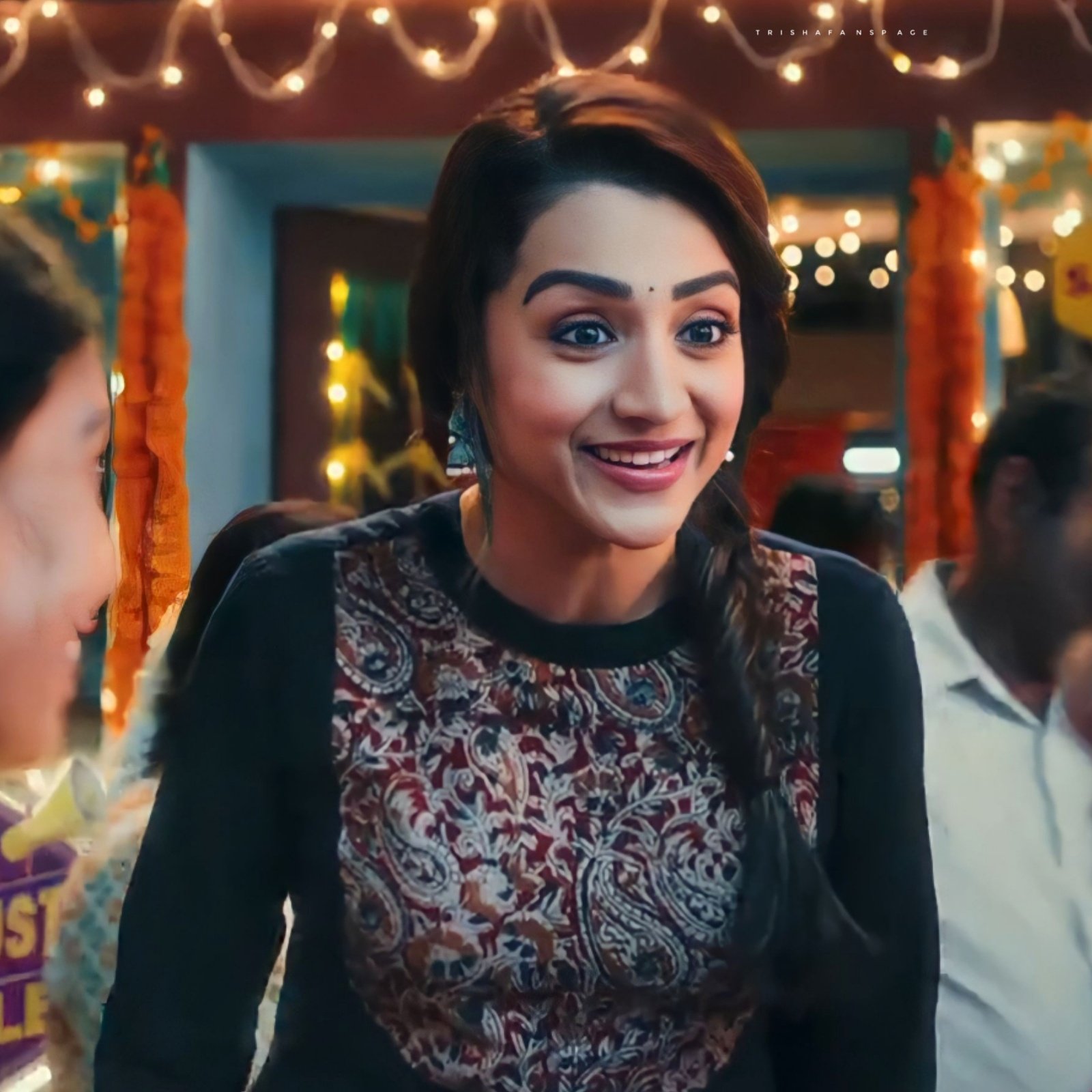 FbzMXUwaQAEKPEW?format=jpg&name=large