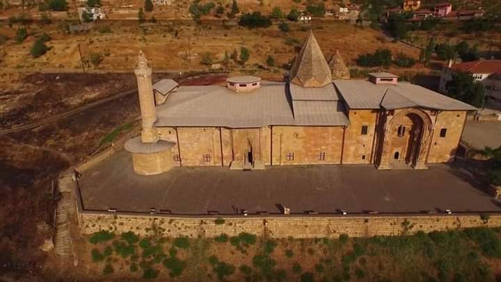 UNESCO dünya mirası listesinde Türkiye’den birinci sırada yer alan eşsiz eser Divriği Ulucamii…  #divriğiulucami #divriğicennetkapı #divriğiaçıkhavamüzesi