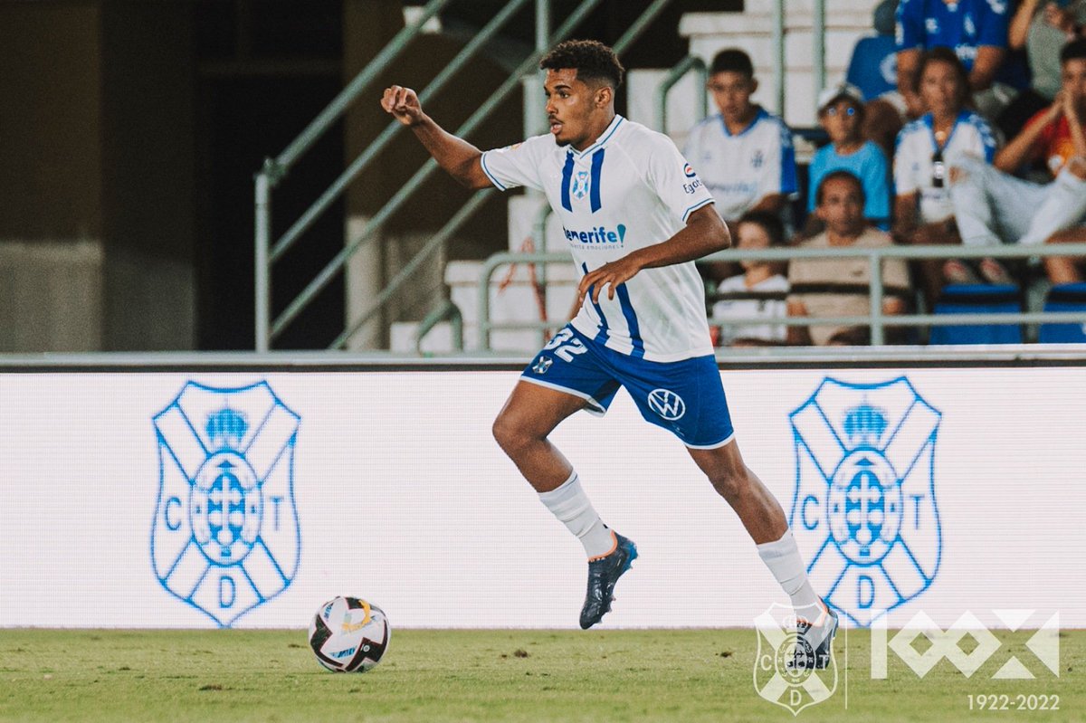 CdtCantera's tweet photo. 👏⚽ ¡Muchas felicidades, @ibraperez__!¡Enhorabuena por tu debut con el @CDTOficial!

✨ Estreno con la camiseta #blanquiazul, y en el #HRL 🤍💙.

#CanteraCDT #UnSentimientoQueNosUne https://t.co/c8r7toW3Ua