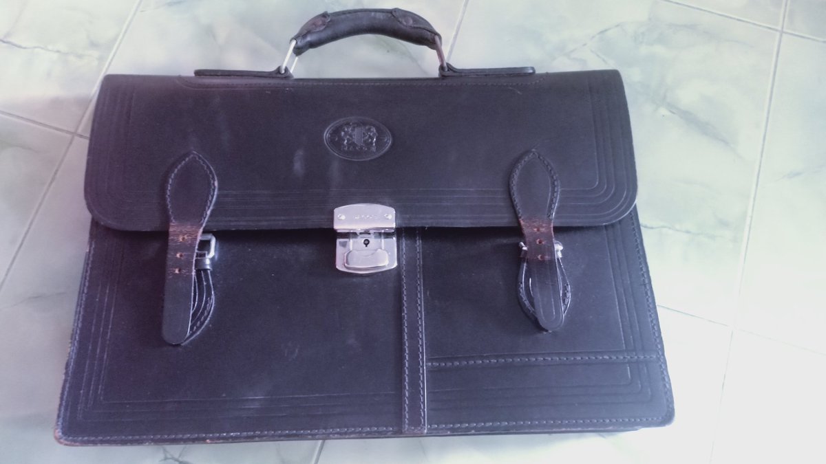 pxpieu's tweet photo. ขายกระเป๋าจาคอปมือสอง ส่งฟรี 1500
ต่อได้อีกถ้าพร้อมโอนนะคะ ตำหนิตามนี้ มีรอยสติกเกอร์ข้างหลัง 17ไม่ก็18นิ้ว   #จาคอปมือสอง #กระเป๋านักเรียนมือสอง #jacobมือสอง #กระเป๋านักเรียนจาคอป #กระเป๋านักเรียนjacob https://t.co/QgKcz1CPqv