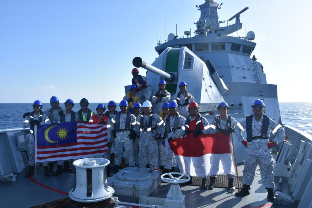MPA_Barat's tweet photo. Sedia Berkorban, Jalesveva Jayamahe!🇲🇾🇮🇩

#ExMALINDOJAYA 26AB/22 telah melabuhkan tirainya semalam. Kedua angkatan laut telah mempamerkan komitmen yang jitu dalam menjayakan eksesais ini. BRAVO ZULU!

@tldm_rasmi 
@_TNIAL_ 
@fmyeor 
@KD_LekiuFFGH30 
@KDSIS1503
#RPEX22 https://t.co/Y1q9FxubI5