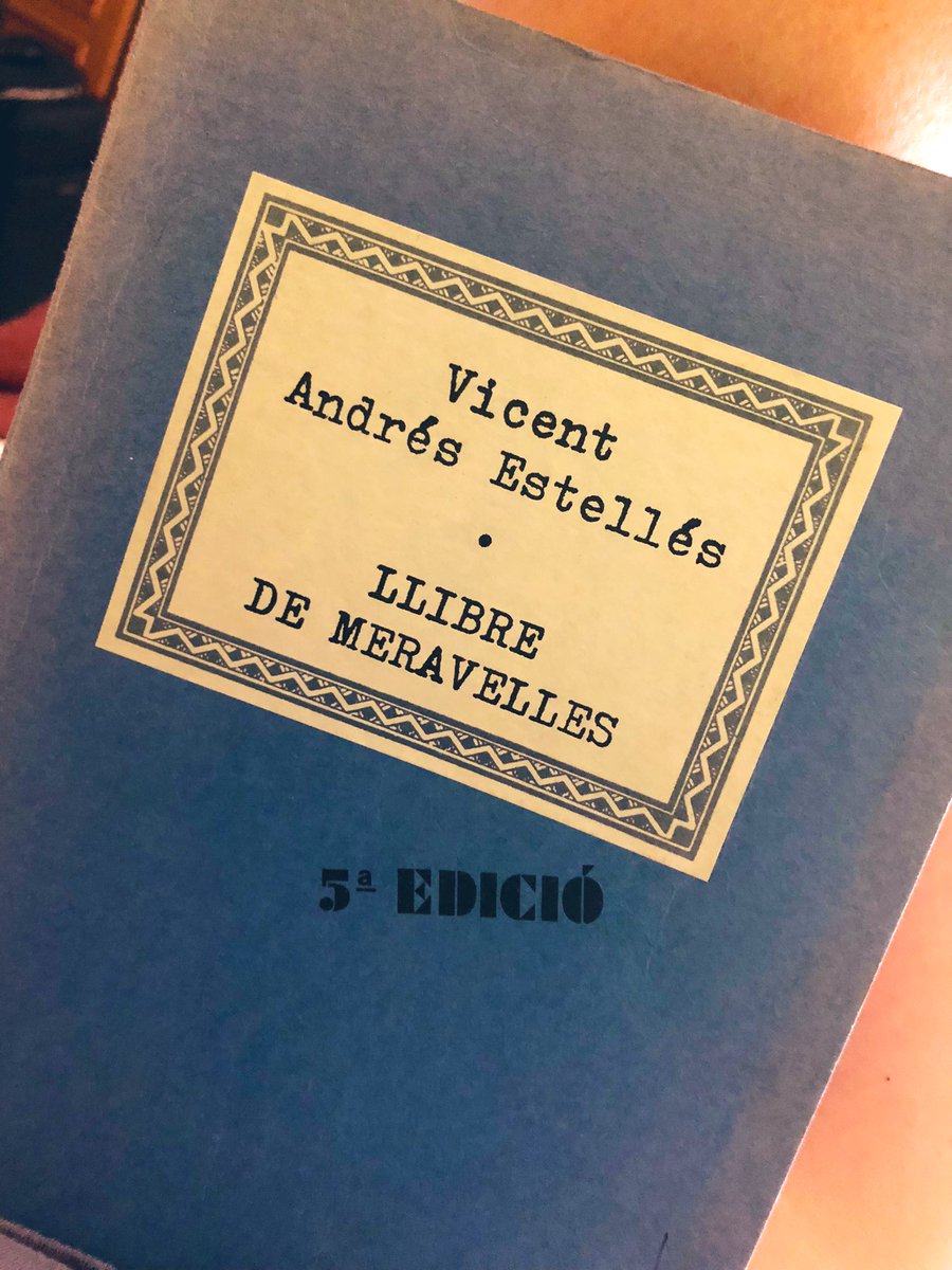 amoraescena's tweet photo. Els meus 1rs #Llibredemeravelles desaparegueren o els vaig regalar, no ho recorde “Animal de records, lent i trist animal” Un parell, crec. Em queda aquest, una 3a edició, del 81. Costà 300 pessetes. “Ja no vius, sols recordes
haver viscut alguna volta” #ProFundEstellés #bondia https://t.co/uwcj8ebrow