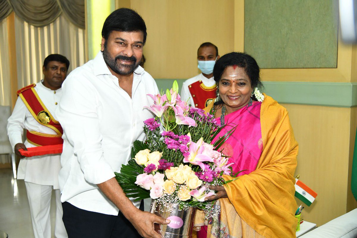 KChiruTweets's tweet photo. Immensely grateful to Madam Governor @DrTamilisaiGuv for presenting the Personal Accident Insurance Policy /‘Chiru Bhadrata’ Cards to Dedicated blood donors of @Chiranjeevi_CT at our behest. https://t.co/nH2BkhdNZh