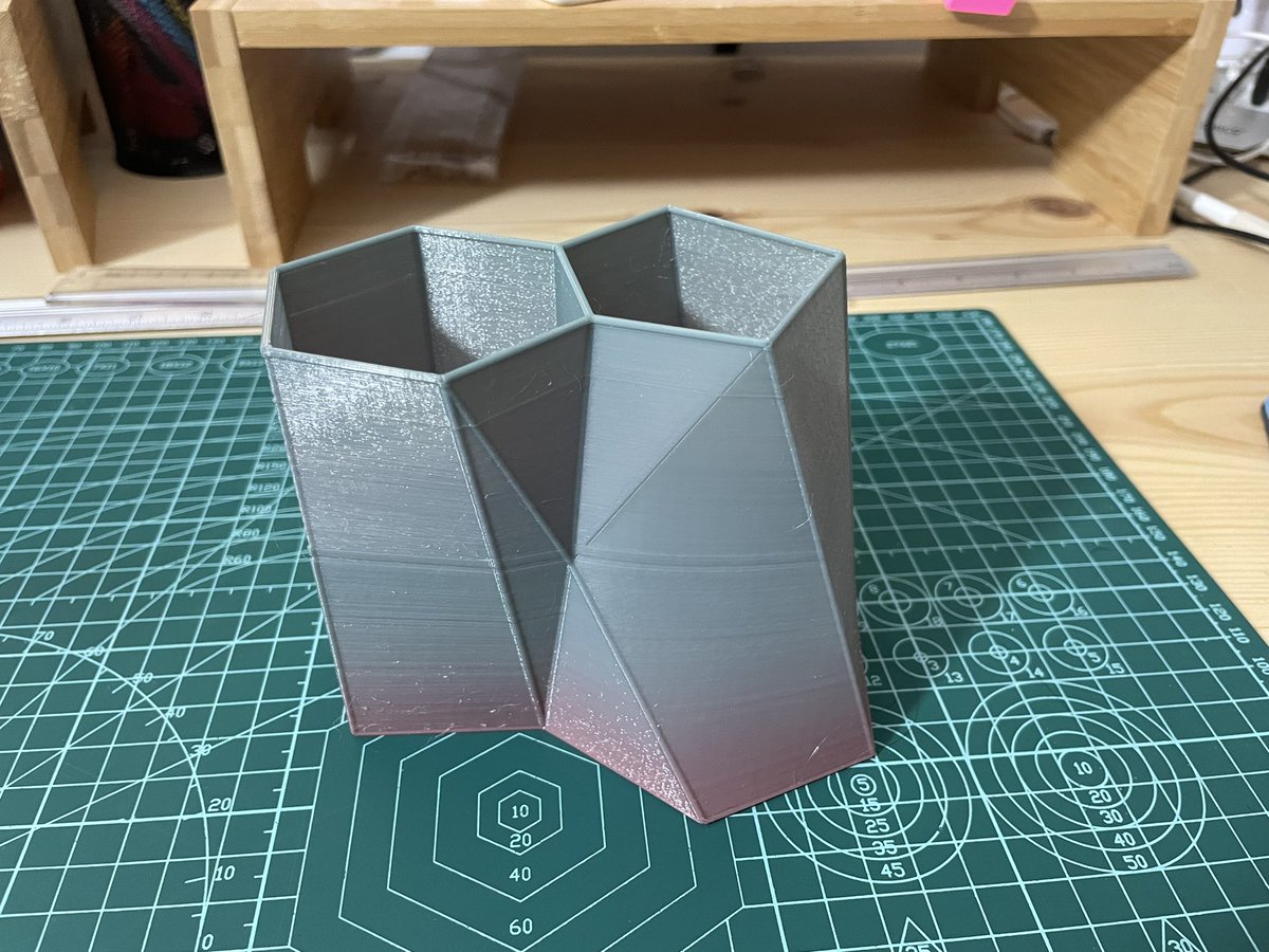 pina_agost's tweet photo. Lapicero escutoide!! Diseño con @geogebra Impreso con la nueva impresora de @geeetech myzar s (una pasada). Y realidad aumentada!!! Divertido!! @bancoche @mcarmenmaths @debora_pereiro @IGCValenciana @jlmunoz161 @chacon_sevilla @p_trivino https://t.co/BkuOmbgusG https://t.co/FkGePLmaN1