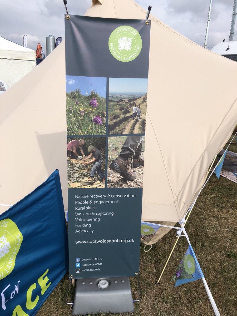 MiketheWarden's tweet photo. I had a most enjoyable day with Cotswolds National Landscape Team at the @MoretonShow Met lots of people interested in finding out about the many aspects the teamโs work within the Cotswolds National Landscape.
@CotswoldsAONB
#grasslands #evenlode #fipl #grants #volunteers https://t.co/w98p9LrgKd