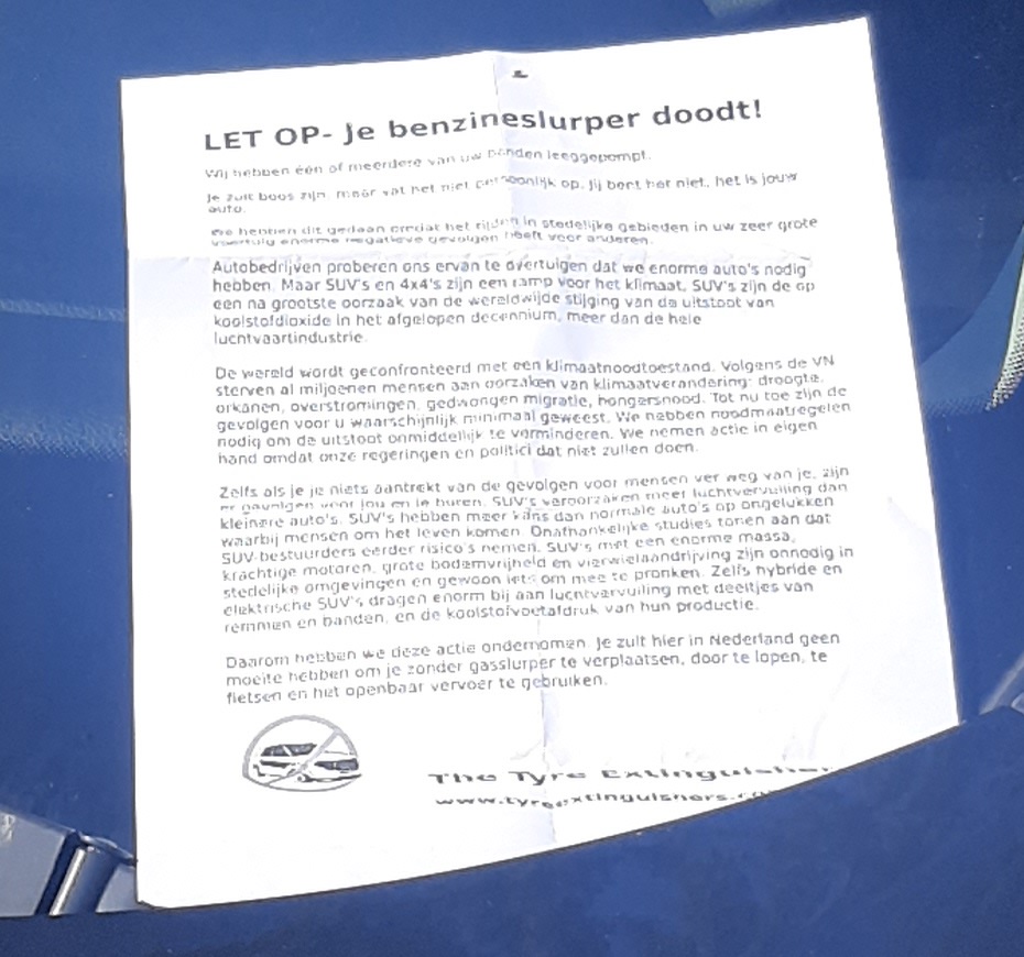 Nagelknipper met flesopener en vergrootglas | Flying Tiger Copenhagen, image size:930x870