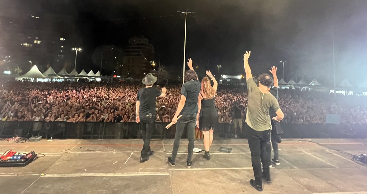 laorejadevgogh's tweet photo. Casi veinte mil personas ayer en Mislata, Valencia. Brutal. ¡Gracias! https://t.co/RDxnDpvz3S