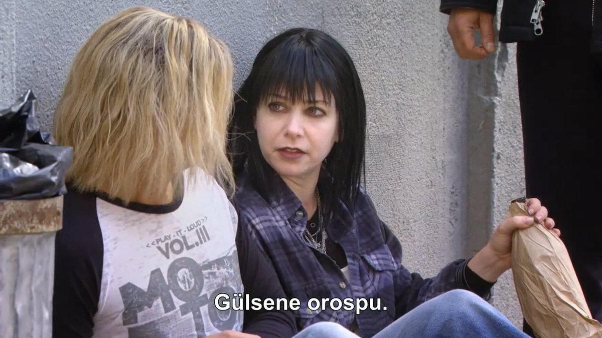 arkadasimin morali bozukken guldurmeye calisiyorumdur