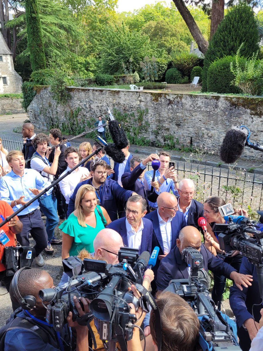 AlexndraBorchio's tweet photo. « Malgré des échecs, notre famille politique est debout, rassemblée, résiliente grâce à la force de nos convictions et à notre engagement sur le terrain au plus près des français ! »
#CampusLR #Angers @jeunesreps https://t.co/2yJp2X92MW