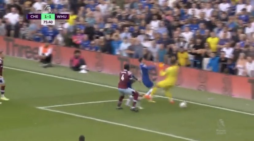 joe200953's tweet image. Chilwell touched Fabianski so where is the disallowed goal???
