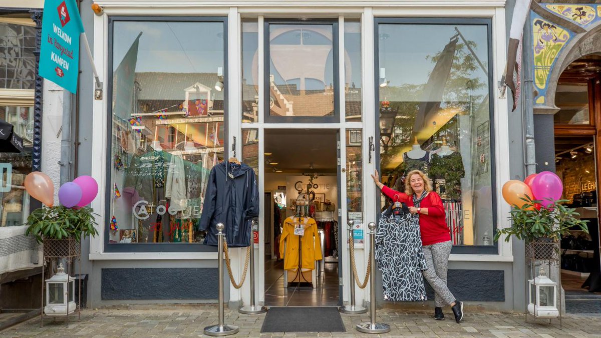 Wist je dat je met de Kamper Kadobon bij: 🎁 Chocolaterie De Swaen 🎁 Bolwerk ontzorgt 🎁 Catootje aan de botermarkt in kampen 🎁 De Eenhoorn Koffie en Thee kunt shoppen? Ga je voor chocola, koffie, kleren of heb je iets nodig bij de drogist? 
Foto:<a href="/fototennekes/">Richard Tennekes</a> #visitKampen