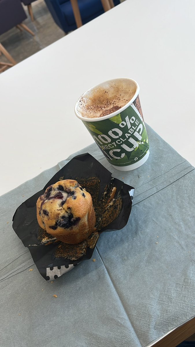 simbellsim's tweet image. Apparently everything at NTU today is calorie free .. @ccringing .. phew !