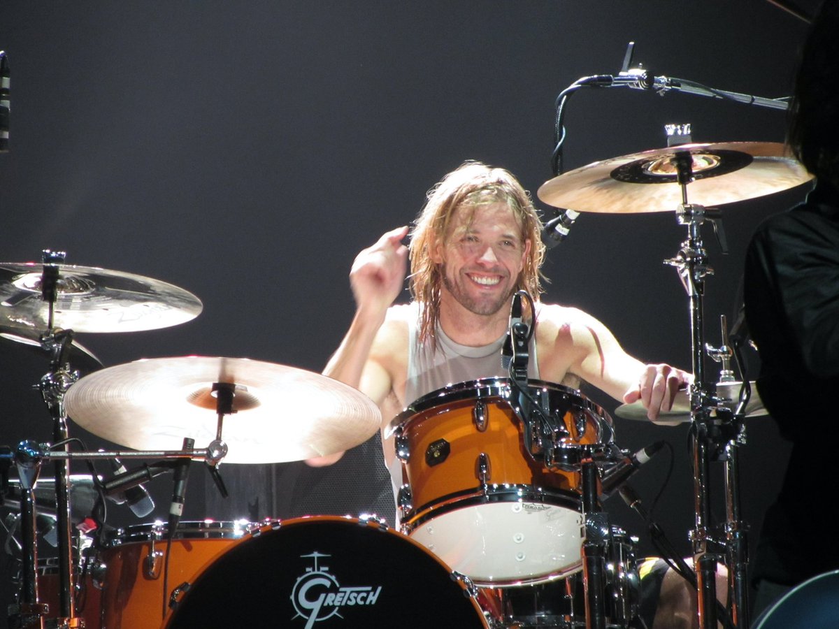 jcharlady's tweet photo. So many people loved him 😔😭🖤🥁 https://t.co/4YdpfBiUus